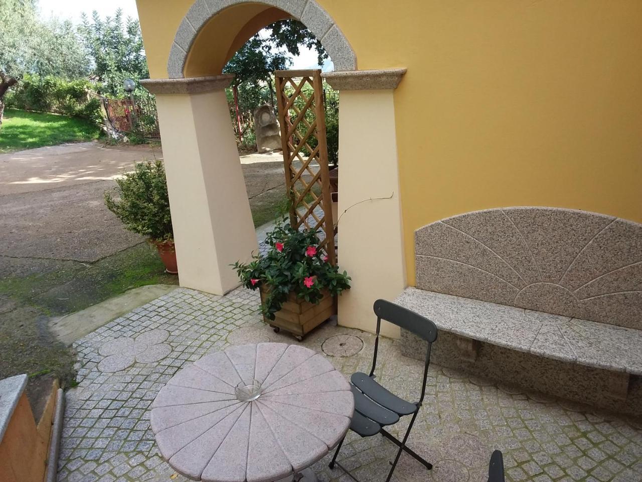 Le Roverelle Ilbono Buitenkant foto